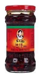 Product image for Čilijevo olje z arašidi, Lao Gan Ma, 275 g